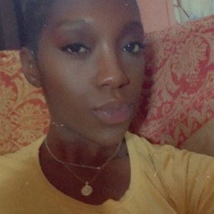 Meet your Posher, Candace